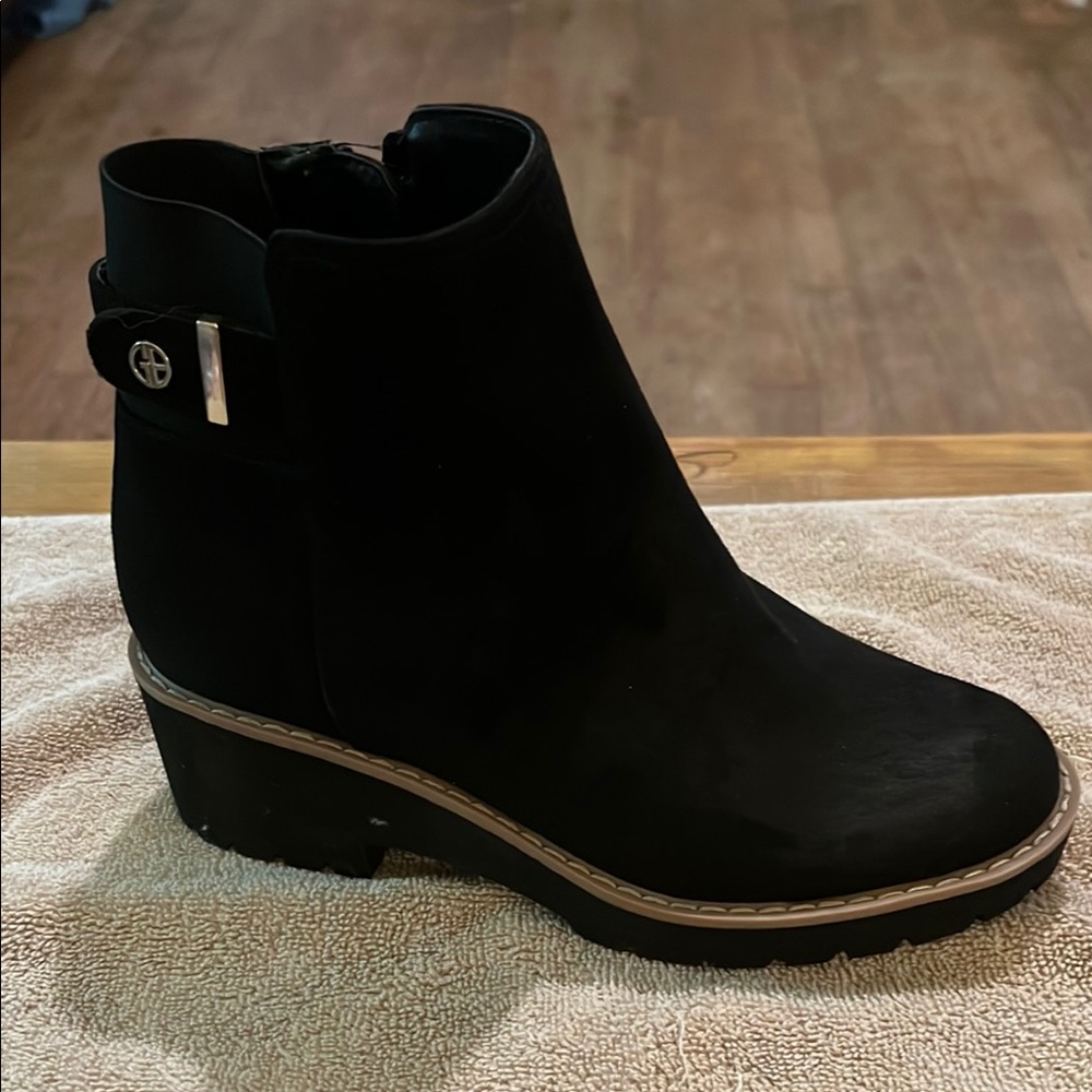 Giani Bernini Black Chelsea Boots Sleek Design